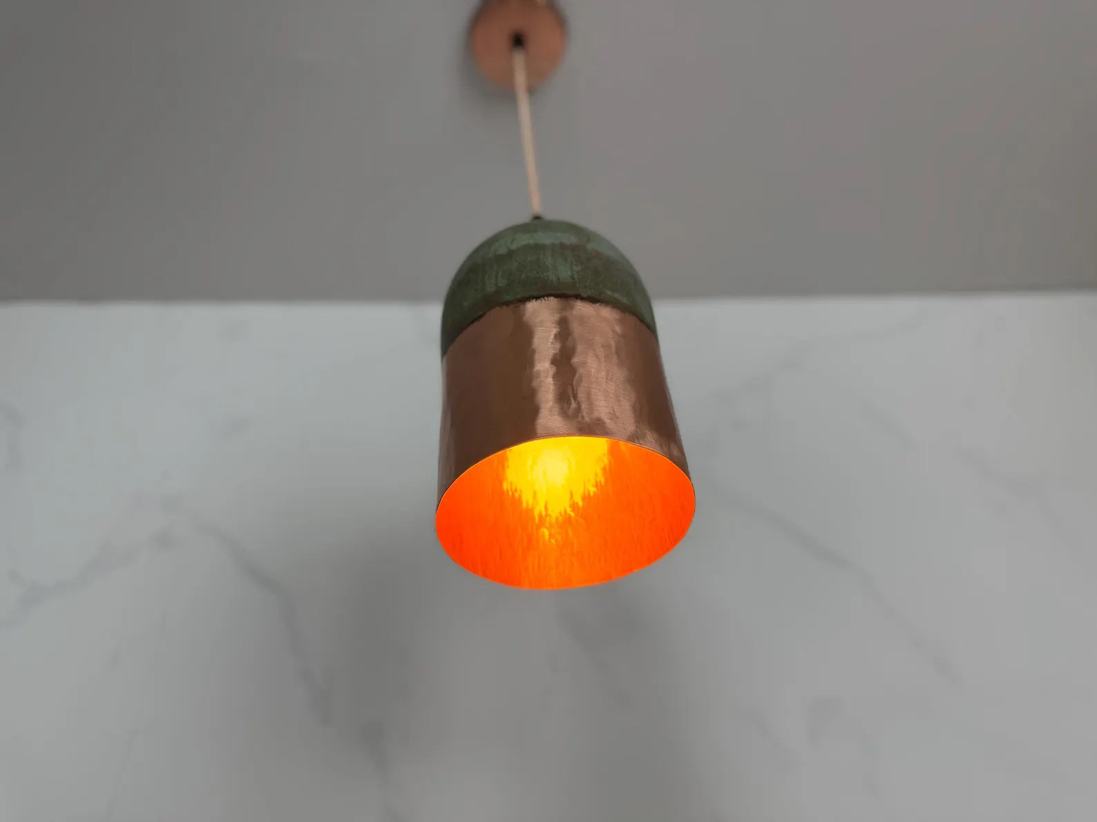 Suspension en cuivre patiné verte