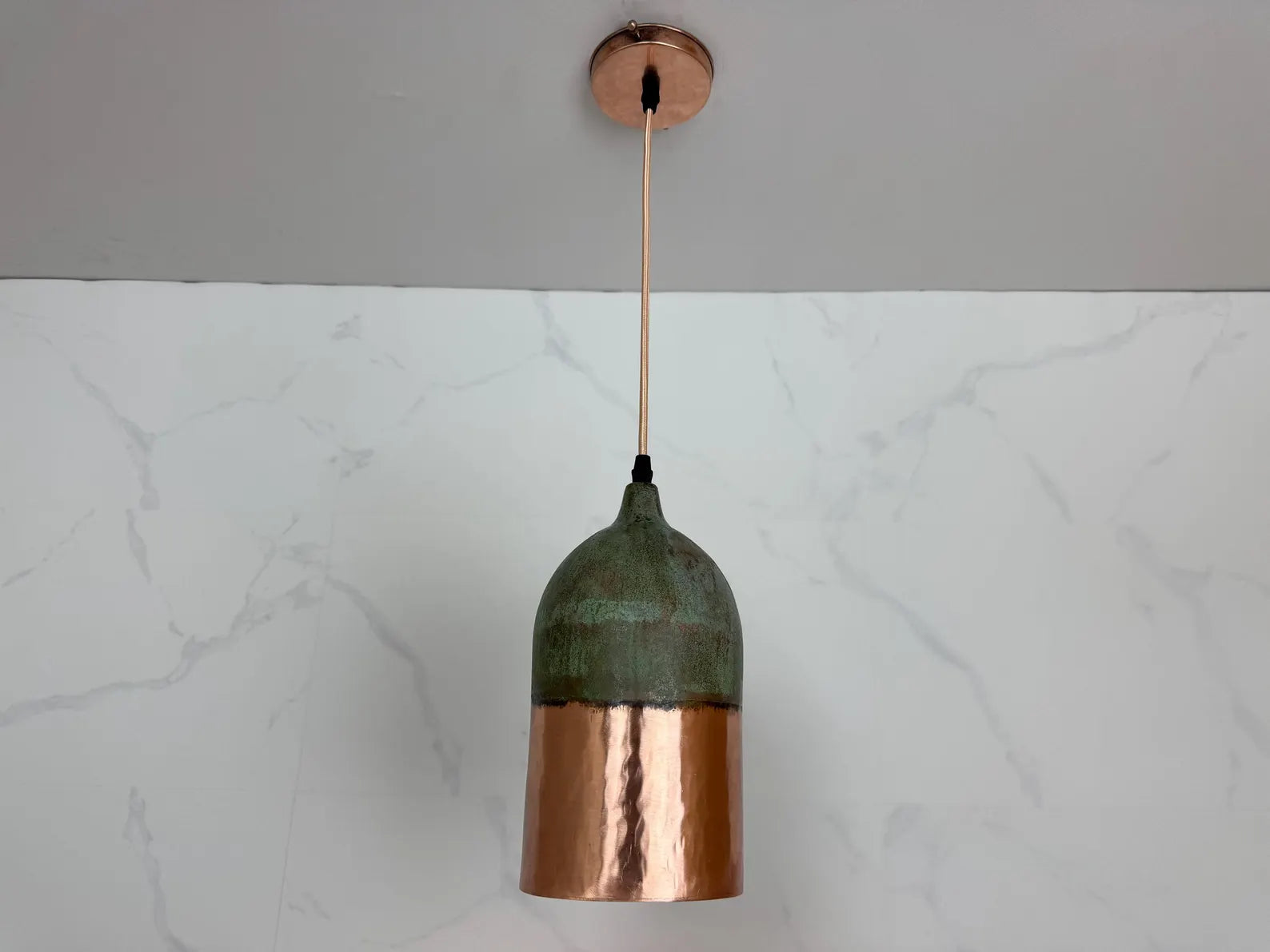 Suspension en cuivre patiné verte